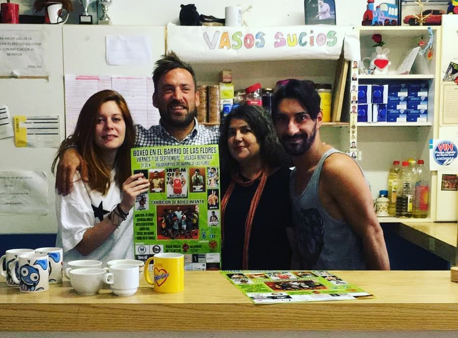 La velada organizada por el Ludus Box sreá, por tercer año consecutivo, a beneficio del Comité Antisida Coruña ( CASCO ). En la imagen El Bengala con representantes del Comité.
