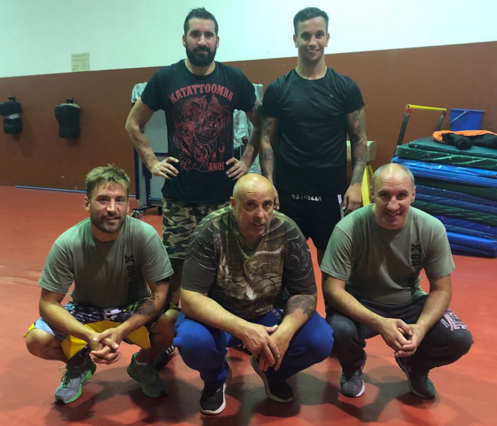 Dracu y La Perla a competir con valor. Eloy, Carlos y Tito a organizar, dirigir y pensar para lograr el triunfo de este gran equipo que representa al Ludus Box el viernes. foto cortesía de Cristina Fernández.