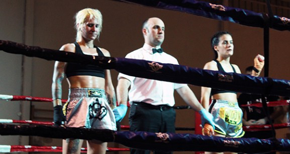 Anabel Suárez no pudo ofrecer un triunfo ante Olaia Capetillo, a sus incondicionales. Foto cedida por O Sil Deportivo.