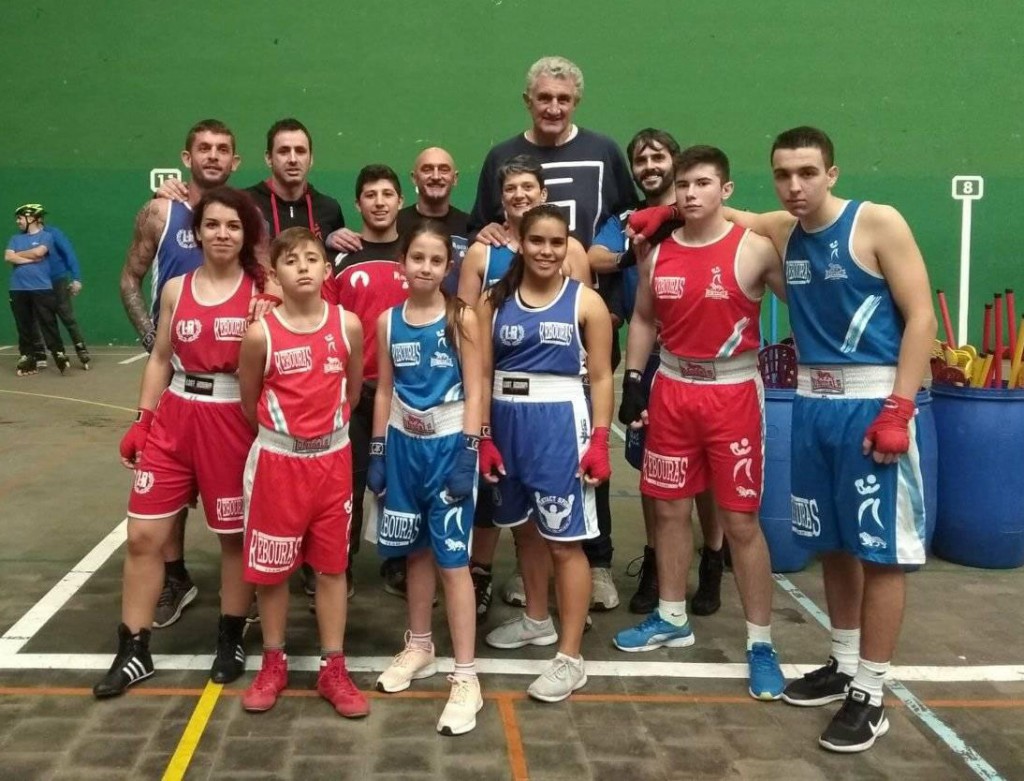 Los alumnos del Rebouras Team con el mediático Fernando Romay. Cedida