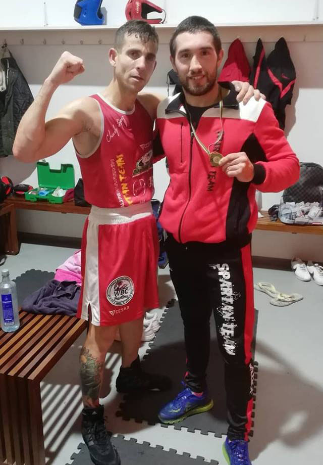 Wilder Betancourth se proclamó Campeón Gallegos de Promesas. Con su entrenador Charly López. Cedida