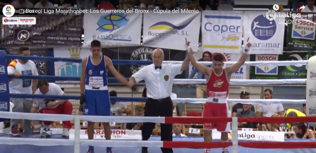 Alex "Ciclon" Barros proclamado vencedor tras su excelente combate, en una imagen de la retransmisión de LaLiga4Sports.