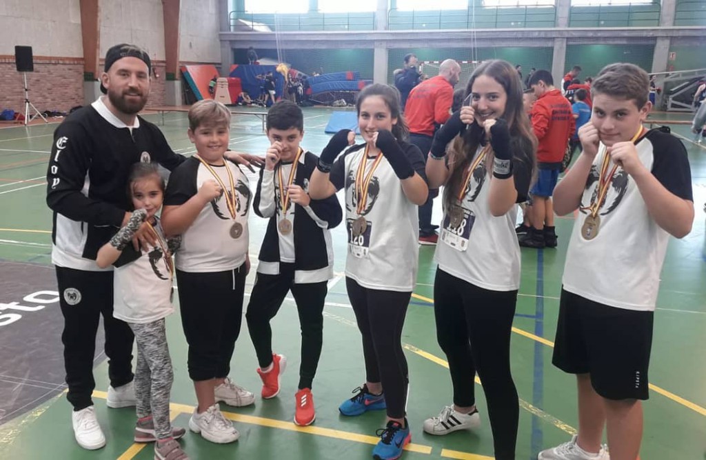 Equipo del Ludus Box Artabrum de Coruña, que logró una me dalla de Plata Absoluta y seis preseas entre las modalidades de Comba, Sombra y Manopla/Saco. Cedida.