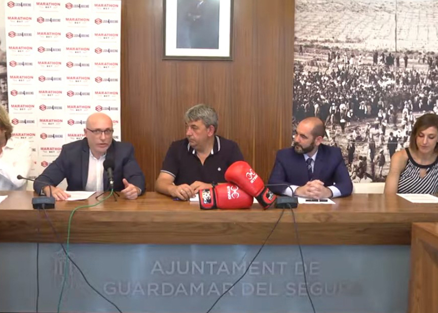 El Alcalde de Guardamar del Segura José Luis Sáez y el Presidente de la Federación Española de Boxeo Felipe Martinez estuvieron presentes en la presentación de la final de la Liga MarathonBet. Cedida