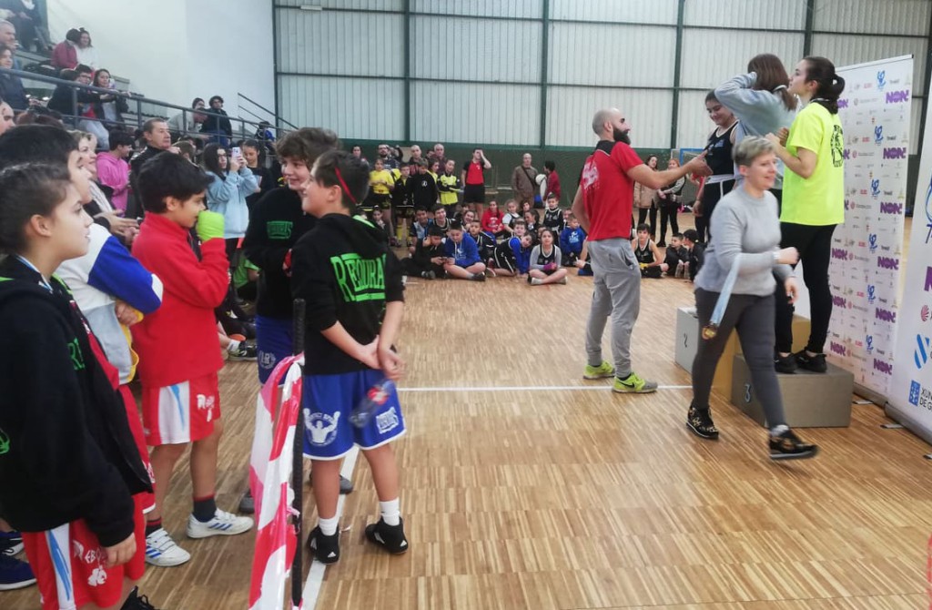 Imagen correspondiente a la entrega de trofeos de la 2ª jornada de la Liga Infantil Gallega de Formas celebrada en Vigo. Foto Rebouras team